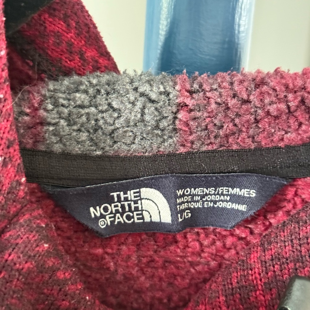 The North Face Red Plaid Women's Sweater with Toggle Detail Retro 90s - Picture 6 of 6
